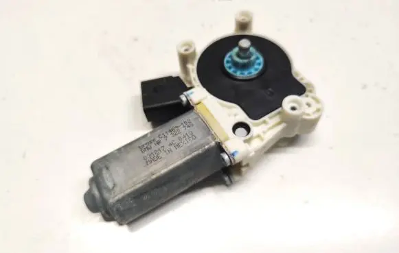 BMW X5 F15 Front door window regulator motor 7322748 031817