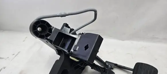 Renault Trafic III (X82) Clutch pedal 465039413R 81007514A 1003196