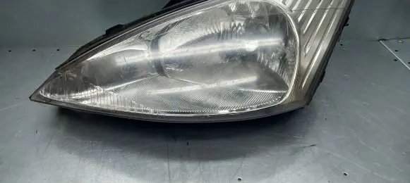 Ford Focus Front reflector 