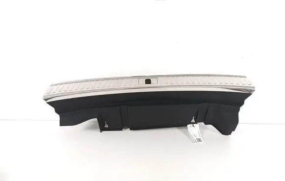 Trunk/boot sill cover protection