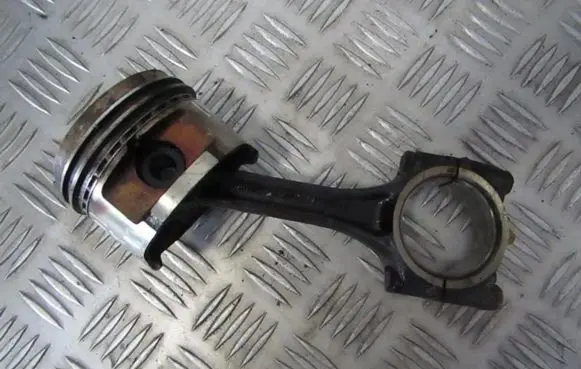 Hyundai Accent Piston with connecting rod