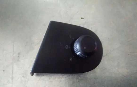 Wing mirror switch