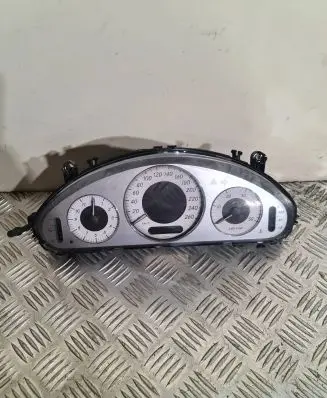 Mercedes-Benz E W211 Speedometer (instrument cluster) A2115408947
