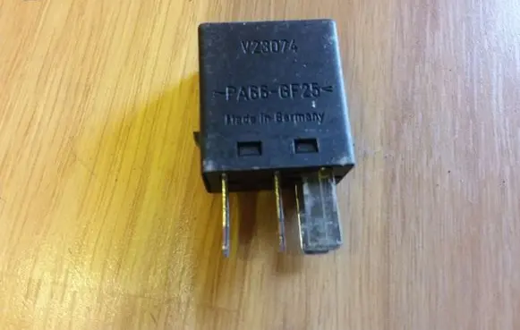 Volvo S40, V40 Other relay MB953382 198