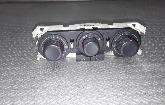 Seat Ibiza III (6L) Climate control unit 6L0820045