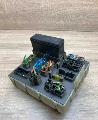 Ford Focus Fuse module 98AG14A073CH 518251905