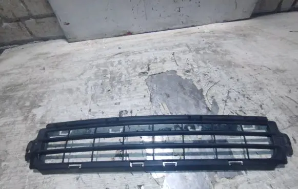 Volvo S40 Front bumper lower grill 30744911