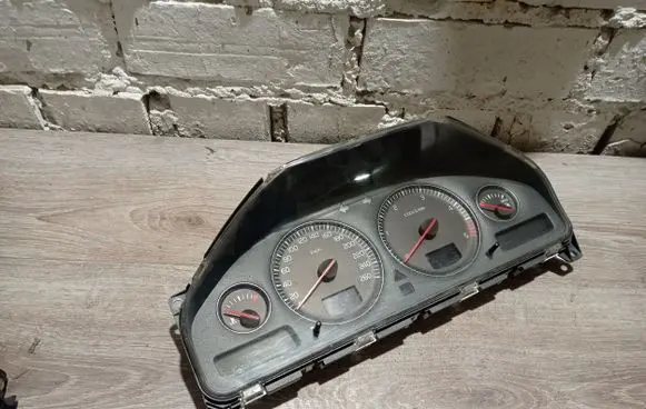 Volvo XC90 Speedometer (instrument cluster) 0219269 30746101 8691648