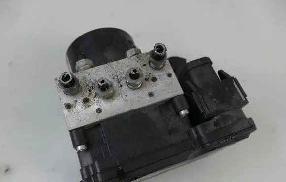 Volvo XC60 ABS Pump P31423348