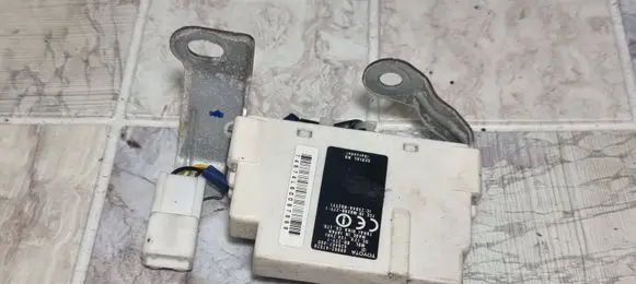 Toyota Prius (XW20) Door central lock control unit/module 8999247020 626467000