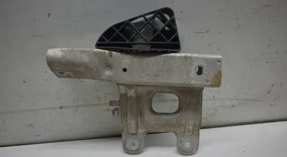 BMW 3 F30 F35 F31 Front bumper mounting bracket 7266194