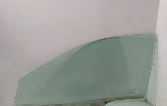 Honda Accord Front door window glass four-door 43R00035