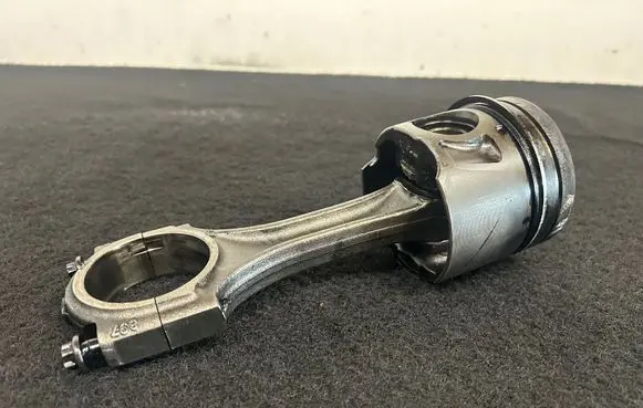 Land Rover Range Rover Evoque L538 Piston with connecting rod 224DT