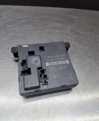 Mercedes-Benz E W211 Door control unit/module 2118703285