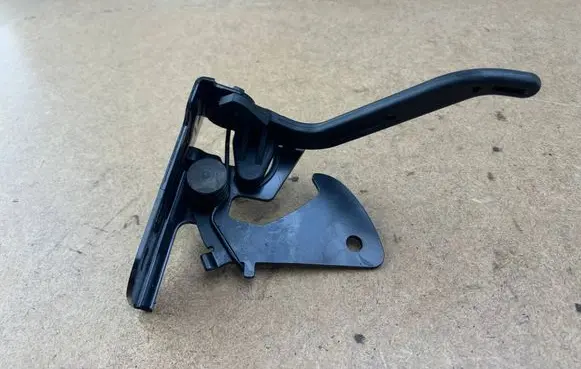 Engine bonnet/hood lock/catch