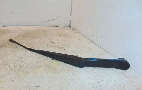 Front wiper blade arm