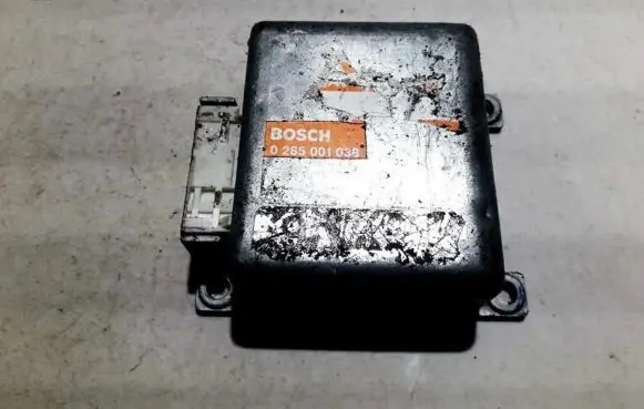 Audi A4 S4 B5 8D Airbag control unit/module 0285001038