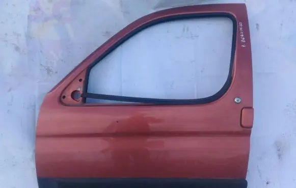 Citroen Berlingo Front door raudona