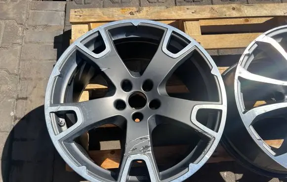 Maserati Levante R20 alloy rim 670044701