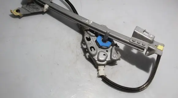 Rear door manual window regulator