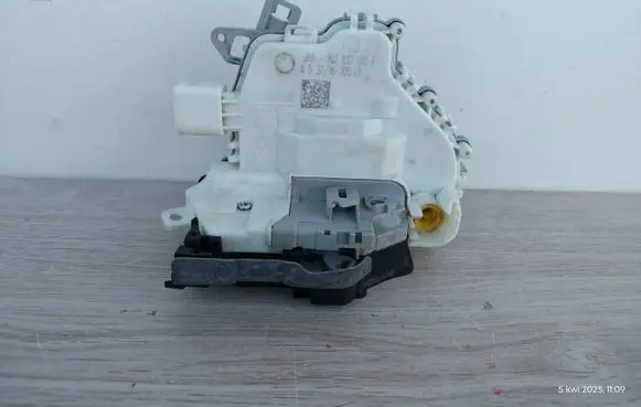Audi TT TTS Mk2 Front door lock 8J1837015F