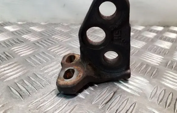 Mazda 6 Engine mounting bracket