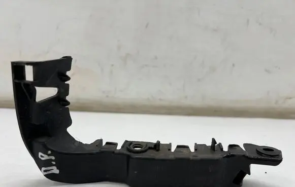 Audi A3 S3 8V Front bumper mounting bracket 8V5807184
