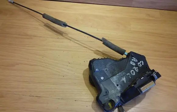 Toyota Corolla E120 E130 Front door lock