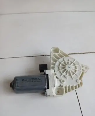 Volkswagen Atlas Front door window regulator motor 1036C47781101