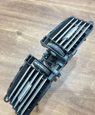 Mercedes-Benz E W212 Dash center air vent grill A2128302554 06825002