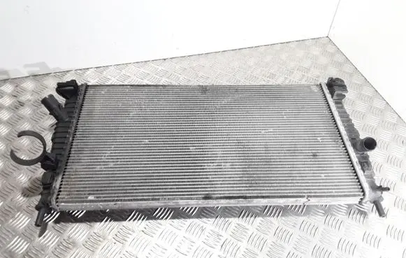 Ford Focus Coolant radiator 3M5H8005TL