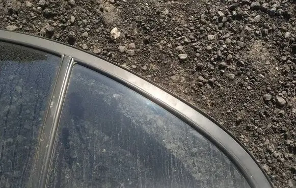 Toyota Avensis T250 Rear vent window glass as2