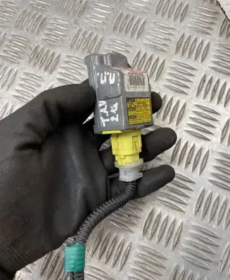 Toyota Avensis Verso Airbag deployment crash/impact sensor 8986044010