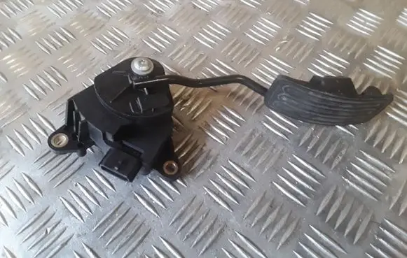 Nissan Note (E11) Accelerator throttle pedal 18002BC400