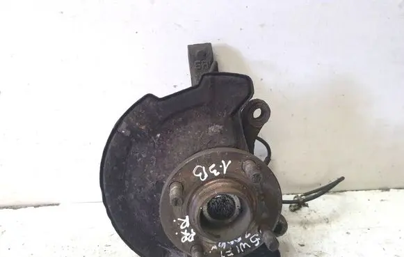 Suzuki Swift I Front wheel hub 