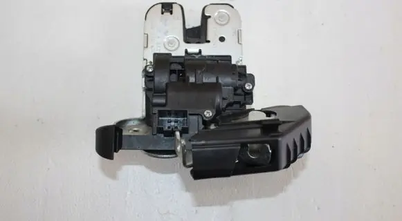 Audi A4 S4 B8 8K Tailgate/trunk/boot lock/catch/latch 8K9827505A