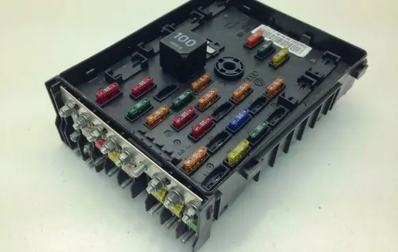 Volkswagen PASSAT CC Fuse module 3C0937125