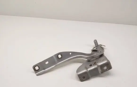 Engine bonnet/hood hinges