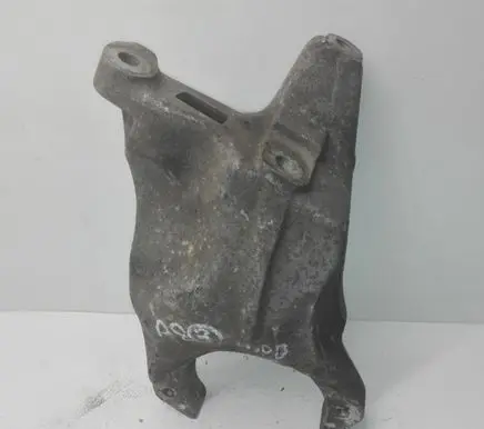 Audi A8 S8 D3 4E Engine mounting bracket 4E0199370T