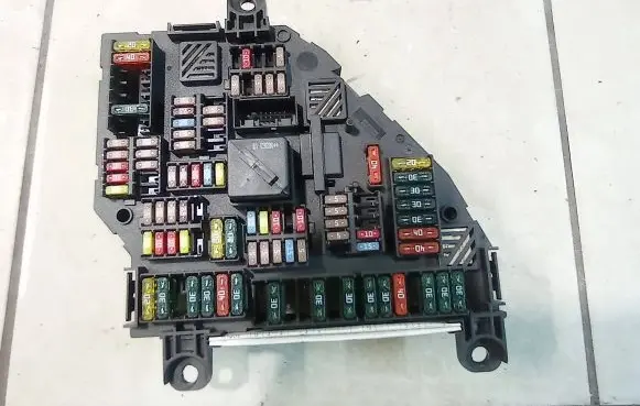 BMW 7 F01 F02 F03 F04 Fuse module 017033452 9151322 00047126