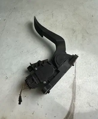 Mercedes-Benz Vito Viano W639 Accelerator throttle pedal 0281002561 392501208 A6393000604