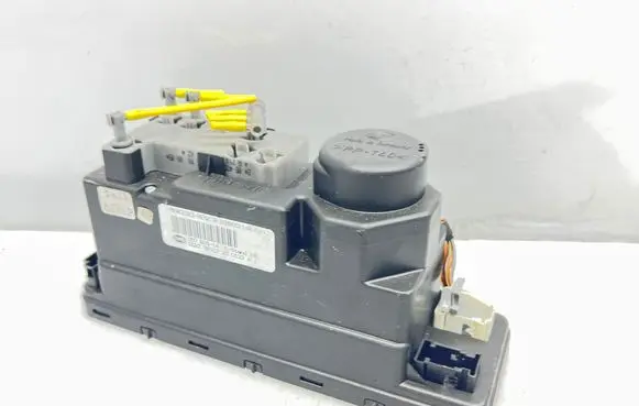 Mercedes-Benz CLK A208 C208 Central locking vacuum pump 2088001148