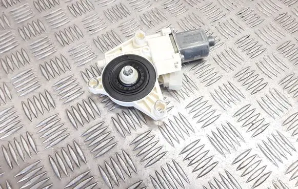 Mercedes-Benz E W212 Front door window regulator motor A2048200142 0130822503