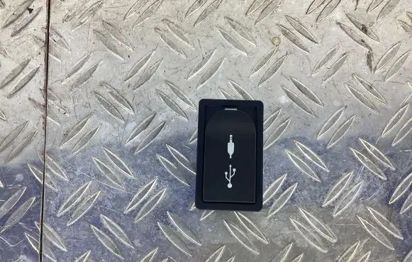 Lexus RC AUX in-socket connector 8619053051