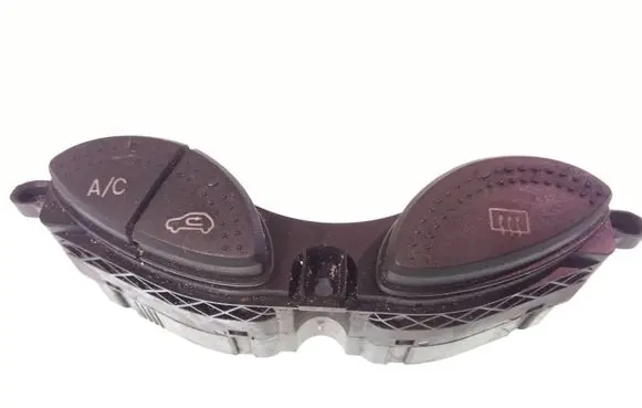 Ford Focus Windscreen/window heater switch 98AG19A945BG