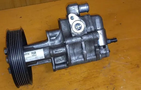 BMW X6 E71 Power steering pump 6796463
