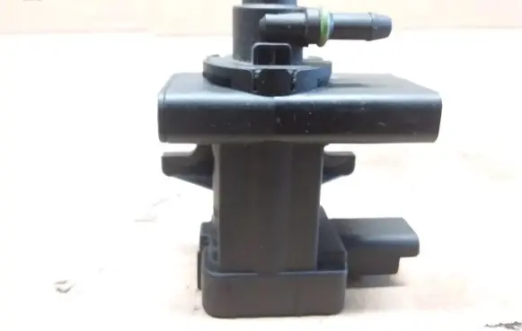 Citroen C4 I Picasso Turbo solenoid valve 9660693180
