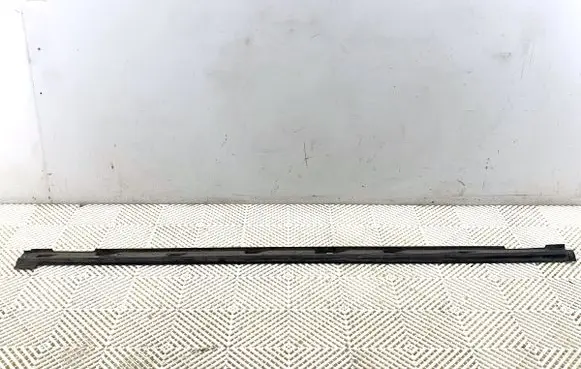 Audi Q4 Sportback e-tron Front sill (body part) 89A825212