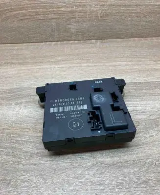 Mercedes-Benz E W211 Door control unit/module 2118703385