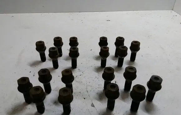 Opel Astra H Nuts/bolts 